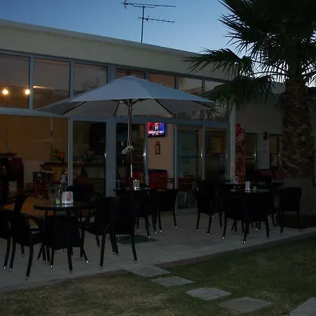 Santa Teresinha 3* Алвор